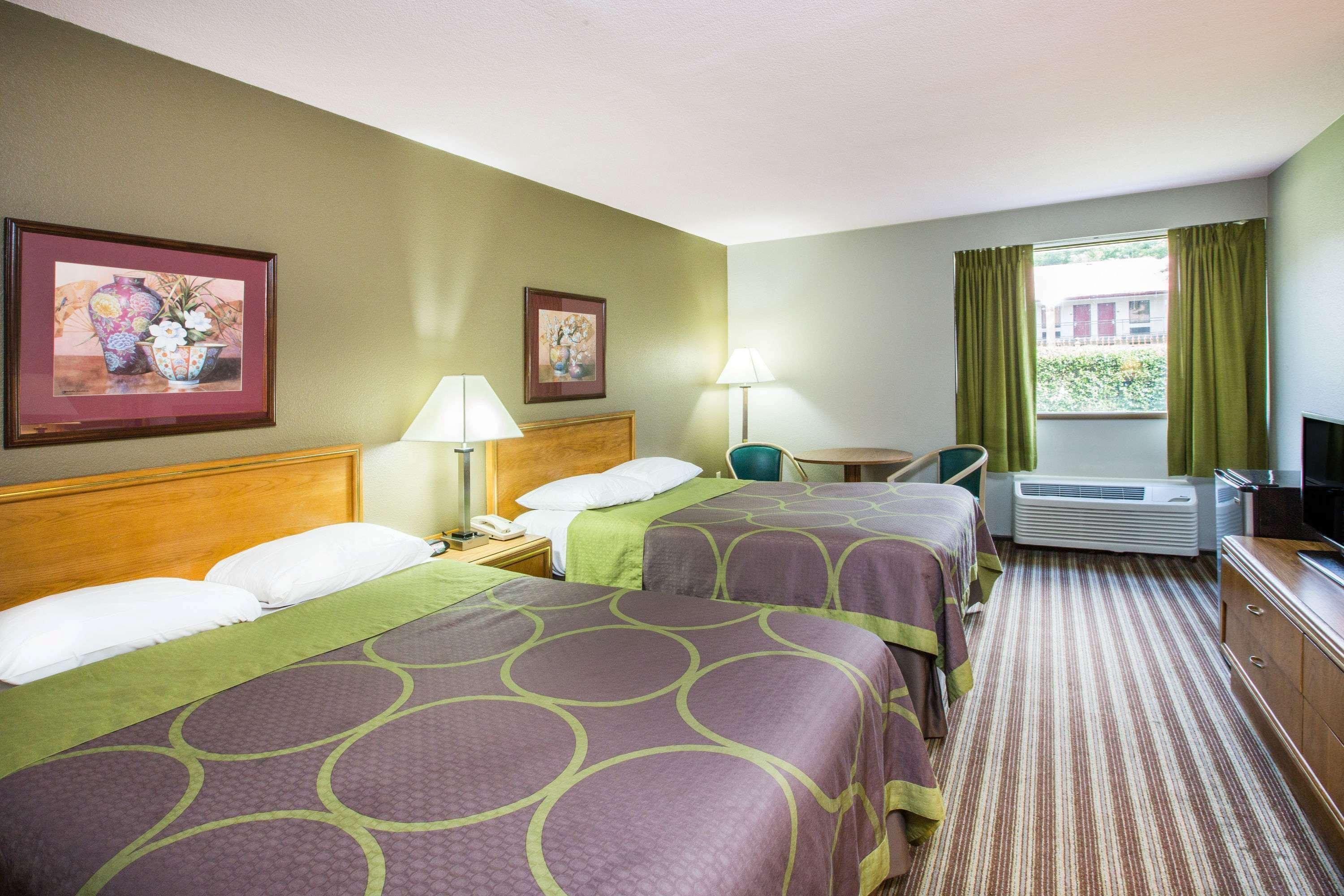 Super 8 By Wyndham Oxford Hotel Exterior photo